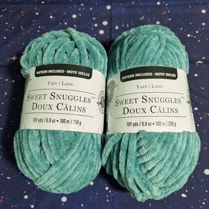 2 Brand New Skeins Loops & Threads Sweet Snuggles Yarn TEAL Color SMOKE FREE